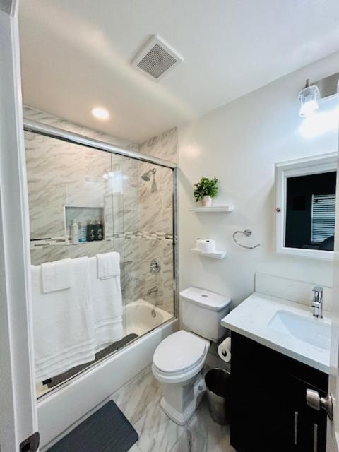 Gated Contemporary 3 Bedroom - 2 Bathroom Home In South La Plus Parking Los Angeles Kültér fotó