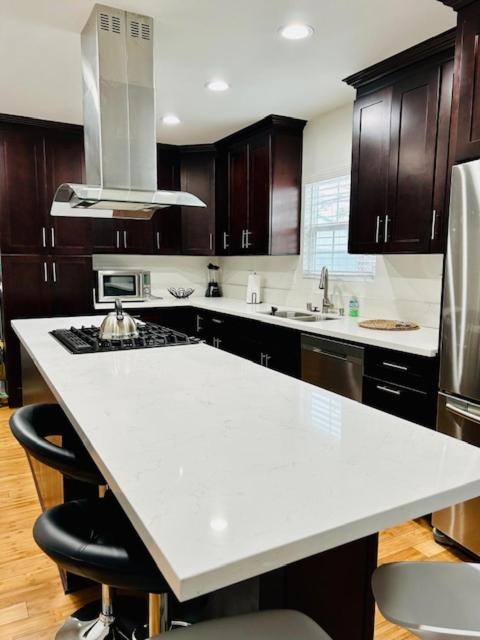 Gated Contemporary 3 Bedroom - 2 Bathroom Home In South La Plus Parking Los Angeles Kültér fotó