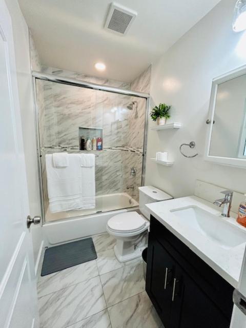 Gated Contemporary 3 Bedroom - 2 Bathroom Home In South La Plus Parking Los Angeles Kültér fotó