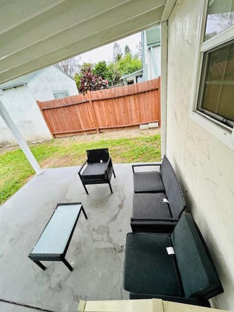 Gated Contemporary 3 Bedroom - 2 Bathroom Home In South La Plus Parking Los Angeles Kültér fotó