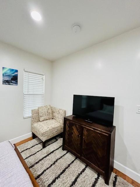 Gated Contemporary 3 Bedroom - 2 Bathroom Home In South La Plus Parking Los Angeles Kültér fotó